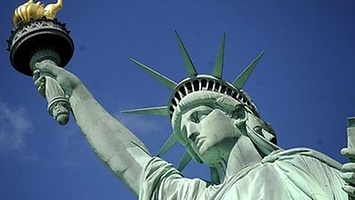 Blick auf den Kopf der Freiheitsstatue im New Yorker Hafen