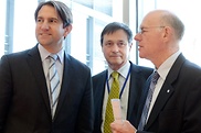 Andreas Jung (links), Vorsitzender des Beirats, Horst Risse (Mitte), Direktor beim Deutschen Bundestag, und Bundestagspräsident Norbert Lammert