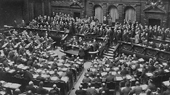 Reichskanzler Theobald von Bethmann-Hollweg während seiner Rede vor dem Reichstag am 4. August 1914