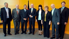 Bundestagspräsident Lammert mit deutschen und israelischen Abgeordneten.