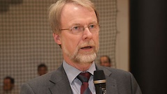 Staatssekretär Harro Semmler, Direktor beim Deutschen Bundestag, eröffnete das Turnier