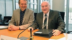 Ernst Hinsken, (re), CDU/CSU ; Martin Dörmann, (li), SPD, ist stellvertretender Ausschussvorsitzender