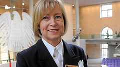 Brigitte Rubbel, Leiterin (Platzmeisterin) des Plenar- und Ausschussassistenzdienstes des Deutschen Bundestages