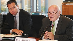 Stephan Mayer (links) löst Ernst Hinsken als Vorsitzenden ab.