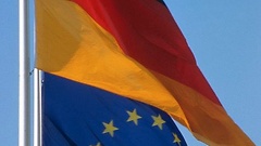 EU- und Bundesflagge