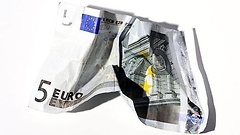 Fünf Euro-Schein zerknautscht