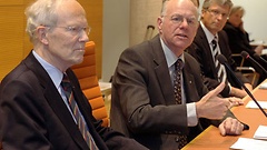 Bundestagspräsident Lammert (re.) und Edzard Schmidt-Jortzig (li.)