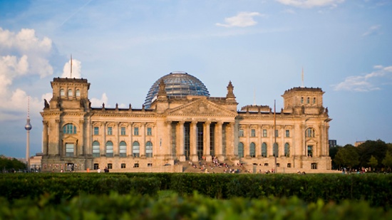 Das Reichstags-Gebäude wird häufig auch Bundestag genannt.