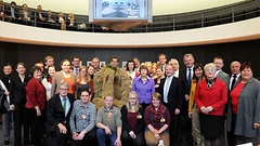 Die Ortsgruppe Walsrode der Niedersächsischen Landjugend überreichte für den Bund der Deutschen Landjugend die Erntekrone 2012 an den Ausschuss für Ernährung, Landwirtschaft und Verbraucherschutz.