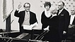 Willy Brandt wird bei seiner Wiederwahl 1972 zum Bundeskanzler von Bundestagspräsidentin Annemarie Renger vereidigt.