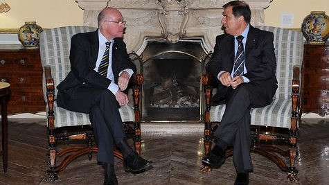 Lammert (links) traf zu Gesprächen mit Staatspräsident George Abela (rechts)