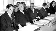 Bundeskanzler Adenauer ist am 2. Mai 1951 feierlich als gleichberechtigtes Mitglied in die Sitzung des Ministerausschusses des Europarates eingeführt worden.