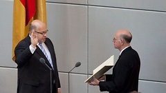 Peter Altmaier (links) wird als Umweltminister vereidigt.