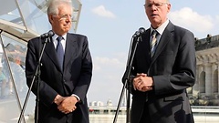 Bundestagspräsident Norbert Lammert (rechts) empfängt Italiens Ministerpräsidenten Mario Monti (links).