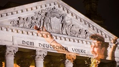 Projektionen am Reichstagsgebäude beim Fest