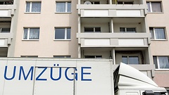 Der Bundestag debattiert über das Thema bezahlbare Wohnungsmieten in Städten.
