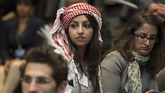 Eine Teilnehmerin des arabischen IPS-Programms mit Kopftuch