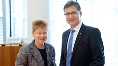Petra Pau und Jens Koeppen vor der konstituierenden Sitzung des Ausschusses