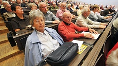 Der Bundestag debattiert über die Angleichung der Renten von Ost und West.
