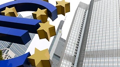 Euro-Skulptur vor der Europäischen Zentralbank