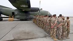 Transportflugzeug Transall mit Bundeswehrsoldaten