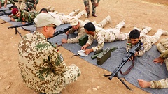 Einweisung der kurdischen Peschmerga-Truppen durch Bundeswehrsoldaten