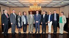 Die Delegation der Deutsch-Südasiatischen Parlamentariergruppe mit dem pakistanischen Präsidenten Mamnoon Hussain (Mitte); rechts daneben Niels Annen.