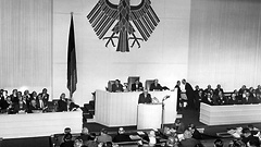 Sitzung des Bundestages im physikalischen Hörsaal der Technischen Universität Berlin am 19. Oktober 1955