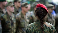 Die Zahl der Eingaben von Soldaten an den Wehrbeauftragten des Bundestages lag 2014 mit 4.645 recht hoch.